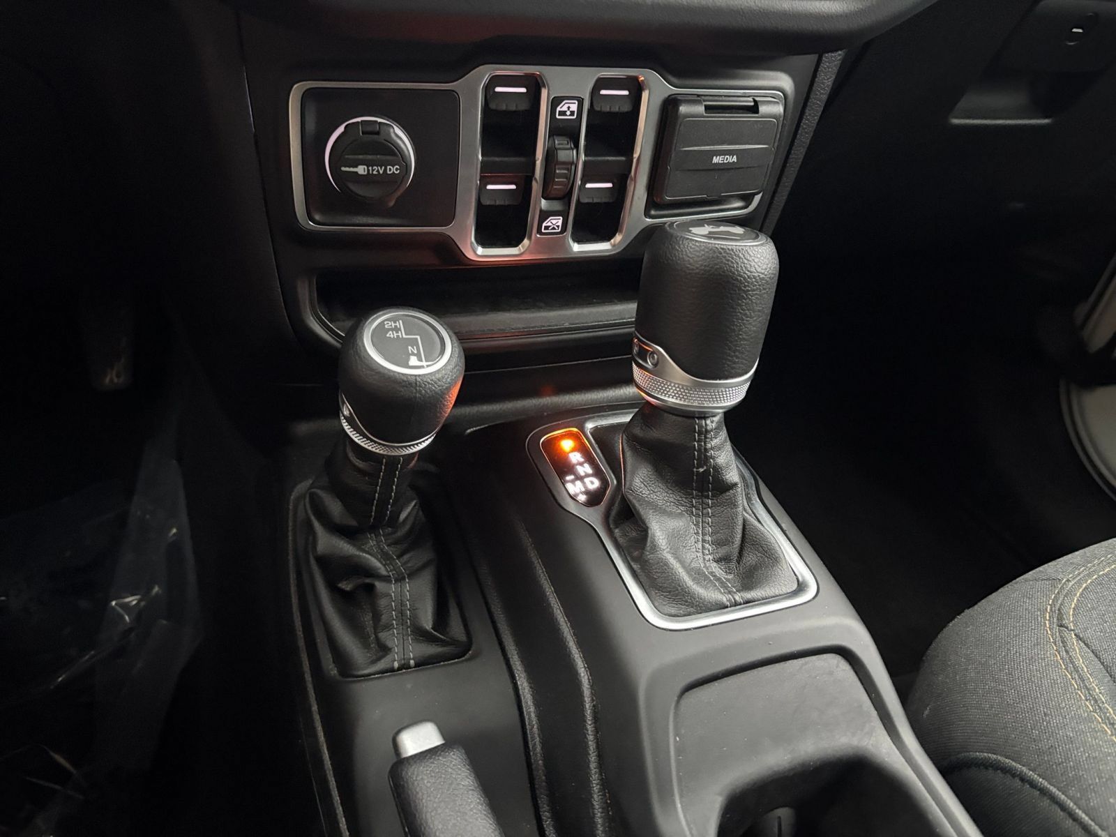Used 2025 Jeep Wrangler Unlimited Sahara AWD/4WD image 40