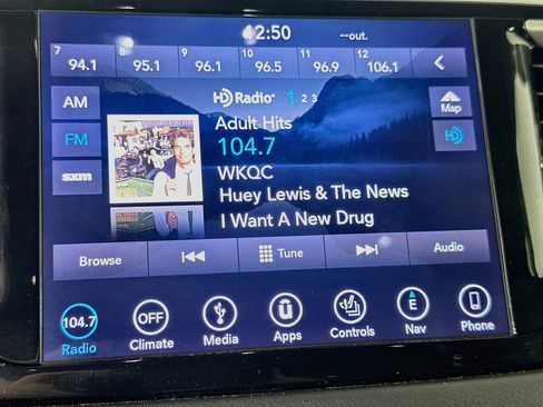 Used 2019 Chrysler Pacifica Touring-L w/ Advanced Safetytec Group FWD image 21