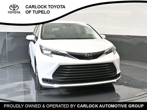 Used 2026 Toyota Sienna LE FWD image 6