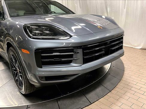 New 2026 Porsche Cayenne Coupe AWD/4WD image 32