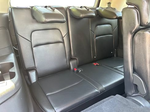 Used 2023 Nissan Pathfinder SL AWD/4WD image 17