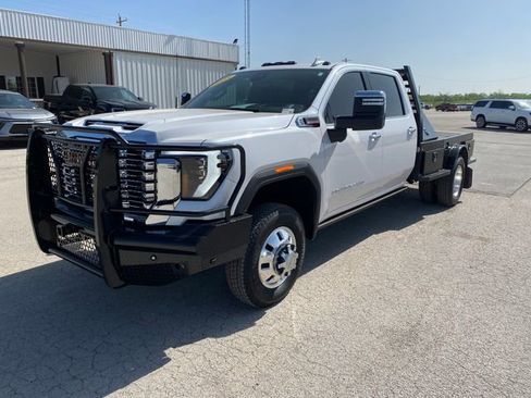 Used 2025 GMC Sierra 3500 Denali w/ Technology Package AWD/4WD image 2