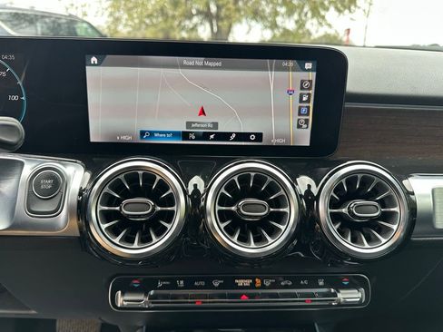 Used 2023 Mercedes-Benz EQB 250+ image 23