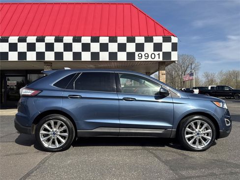 Used 2018 Ford Edge Titanium w/ Equipment Group 302A AWD/4WD image 8