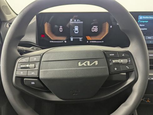New 2026 Kia K4 LXS image 16