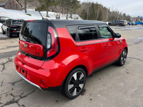 Used 2018 Kia Soul + image 5
