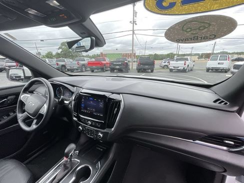 Certified 2023 Chevrolet Traverse RS FWD image 28