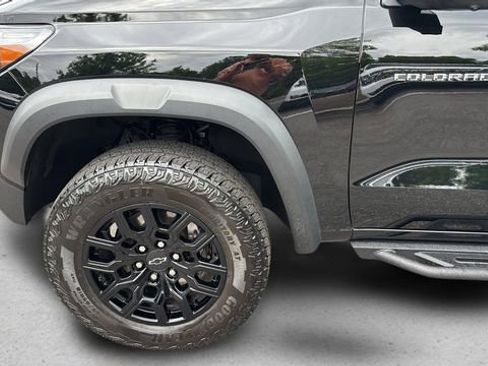 Used 2024 Chevrolet Colorado Trail Boss w/ Technology Package AWD/4WD image 32
