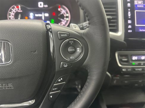 Used 2018 Honda Pilot Touring image 29