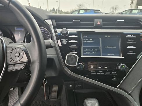 Used 2018 Toyota Camry LE image 13