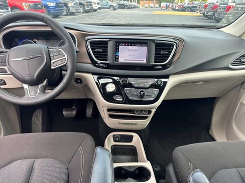 Used 2023 Chrysler Voyager LX FWD image 20