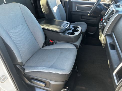 Used 2024 RAM 1500 Classic SLT image 9