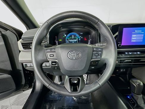 Used 2025 Toyota Camry SE FWD image 15