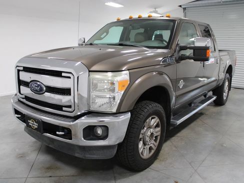 Used 2016 Ford F250 Lariat w/ Lariat Ultimate Package AWD/4WD image 4