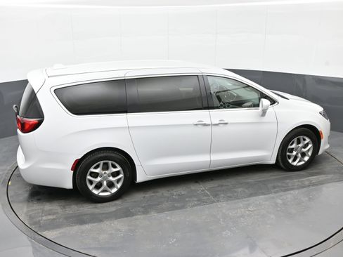 Used 2018 Chrysler Pacifica Touring Plus w/ Tire & Wheel Group image 34