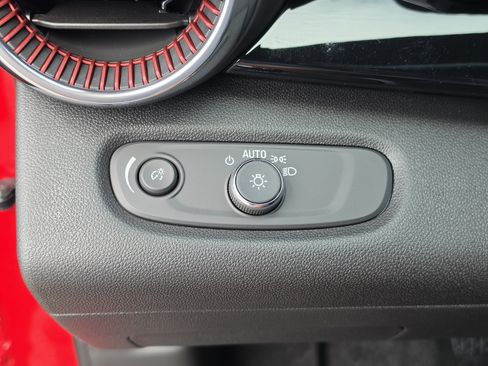 New 2026 Chevrolet Trax RS w/ Sunroof Package FWD image 32