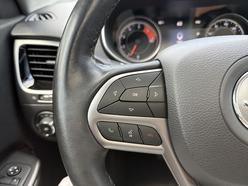 Used 2019 Jeep Cherokee Limited w/ Luxury Group AWD/4WD image 27