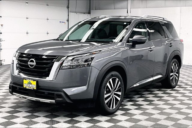 Used 2024 Nissan Pathfinder Platinum w/ Cargo Package AWD/4WD image 12
