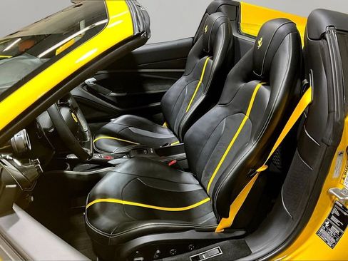 Used 2022 Ferrari F8 Tributo RWD image 19