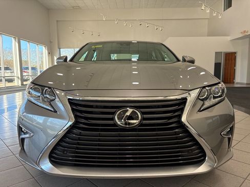 Used 2016 Lexus ES 350 350 LUXURY/SAFETY+/SMART CRUIS w/ Luxury Package w/Wood Trim image 2