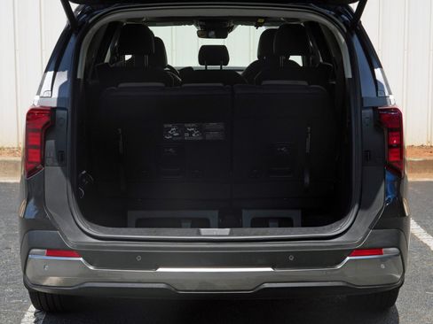 Used 2025 Kia Carnival SX FWD image 10