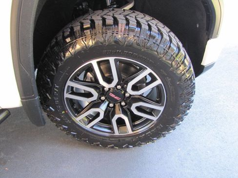 Used 2023 GMC Sierra 1500 AT4 w/ Technology Package image 25