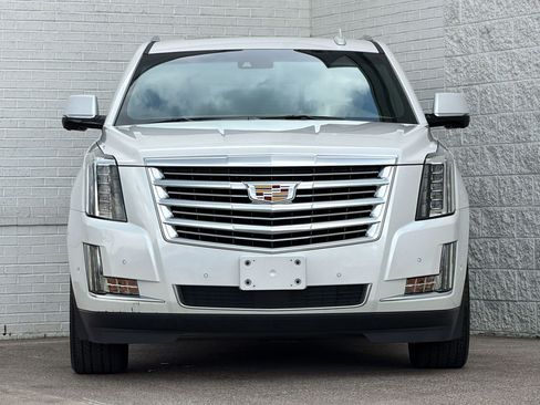 Used 2018 Cadillac Escalade Platinum AWD/4WD image 6