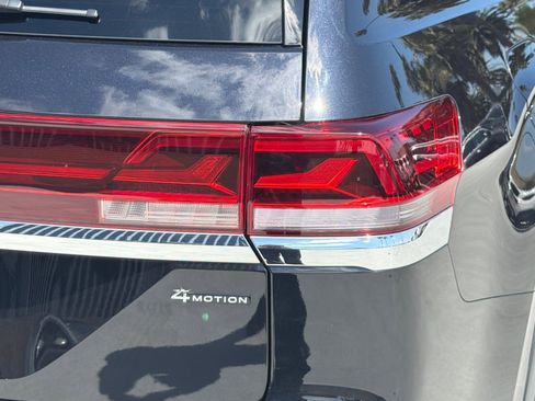 Used 2025 Volkswagen Atlas SEL AWD/4WD image 28
