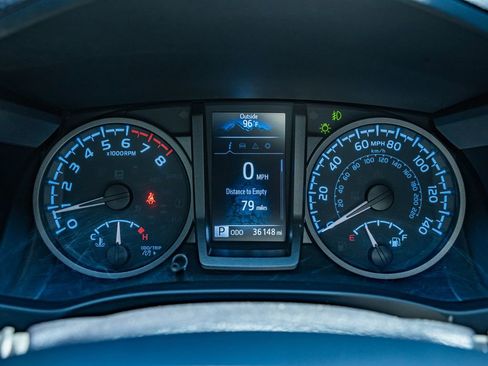 Used 2022 Toyota Tacoma TRD Off-Road AWD/4WD image 26