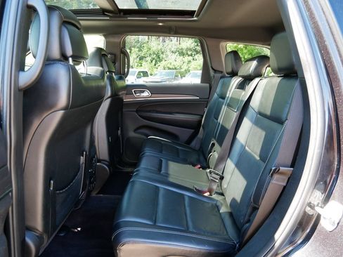 Used 2016 Jeep Grand Cherokee Limited w/ Luxury Group II AWD/4WD image 11