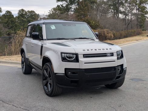 New 2026 Land Rover Defender 110 X-Dynamic SE image 3