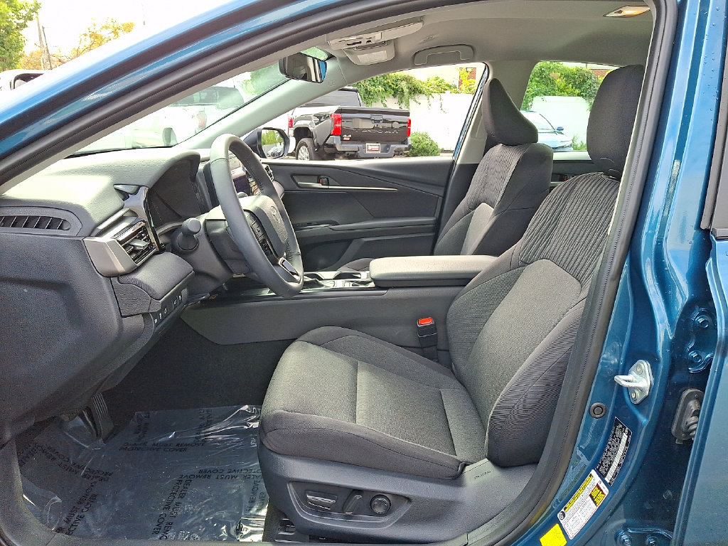 Used 2025 Toyota Camry LE w/ Convenience Package FWD image 14