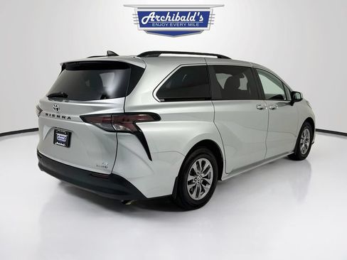 Used 2023 Toyota Sienna LE FWD image 8