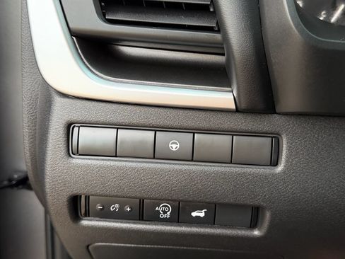 Certified 2025 Nissan Rogue SV FWD image 25