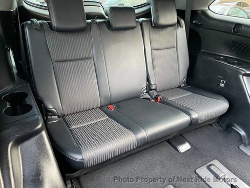 Used 2017 Toyota Highlander Plus image 14