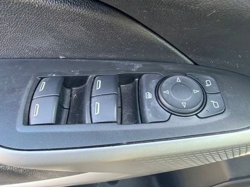 Used 2024 Chevrolet Trax RS w/ Sunroof Package FWD image 18