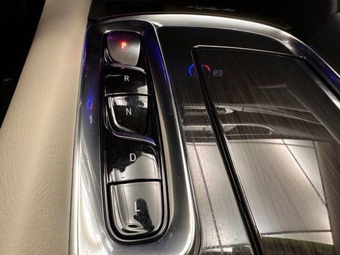 Used 2023 Buick Enclave Essence image 10