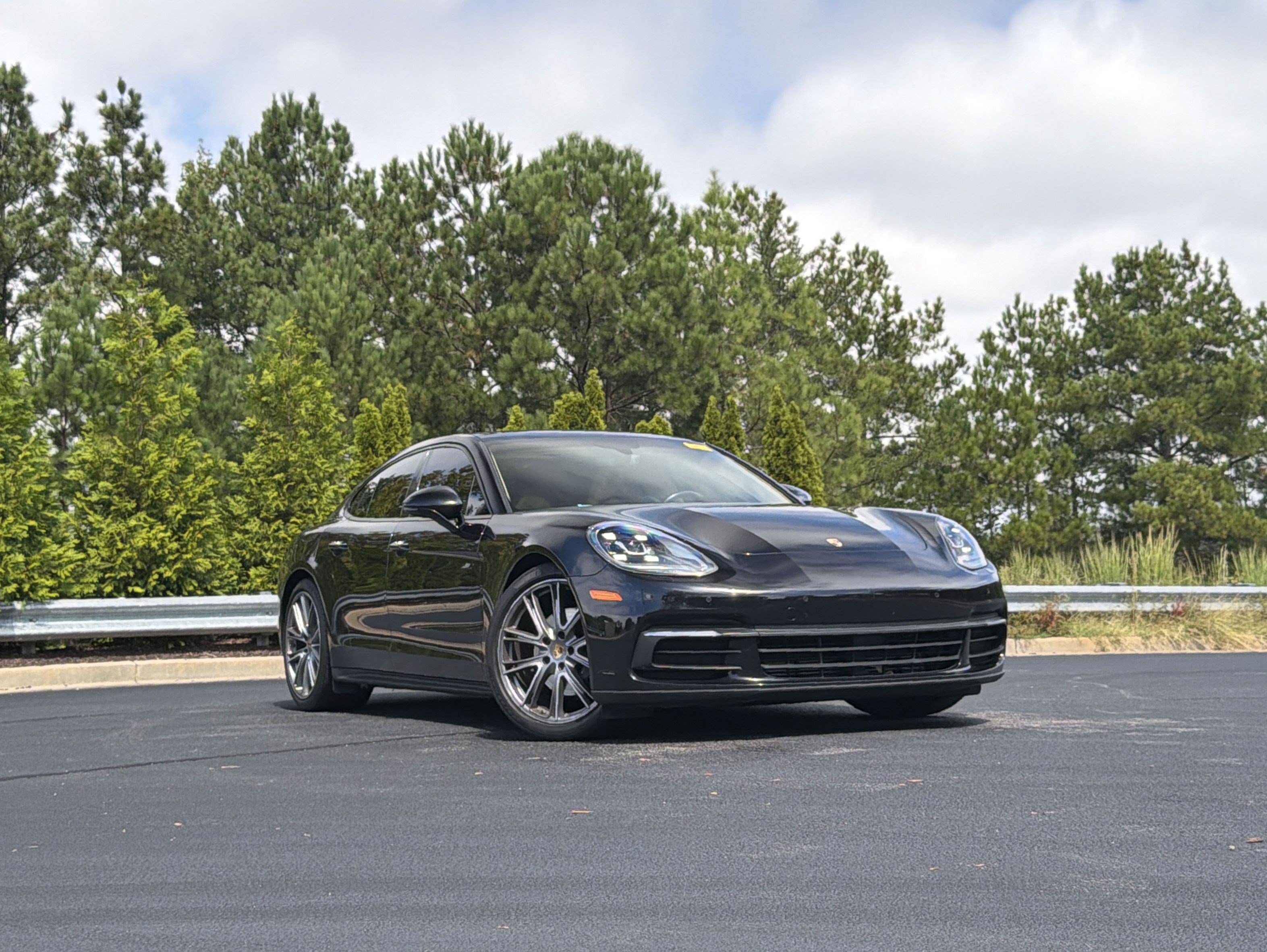 Used 2018 Porsche Panamera RWD image 2