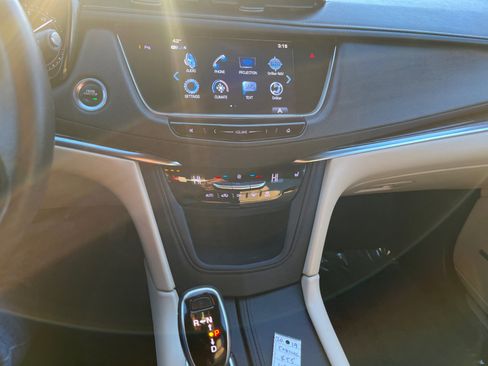 Used 2019 Cadillac XT5 AWD image 12