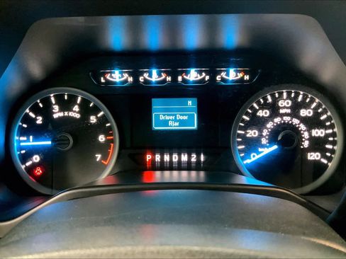 Used 2015 Ford F150 XLT AWD/4WD image 23