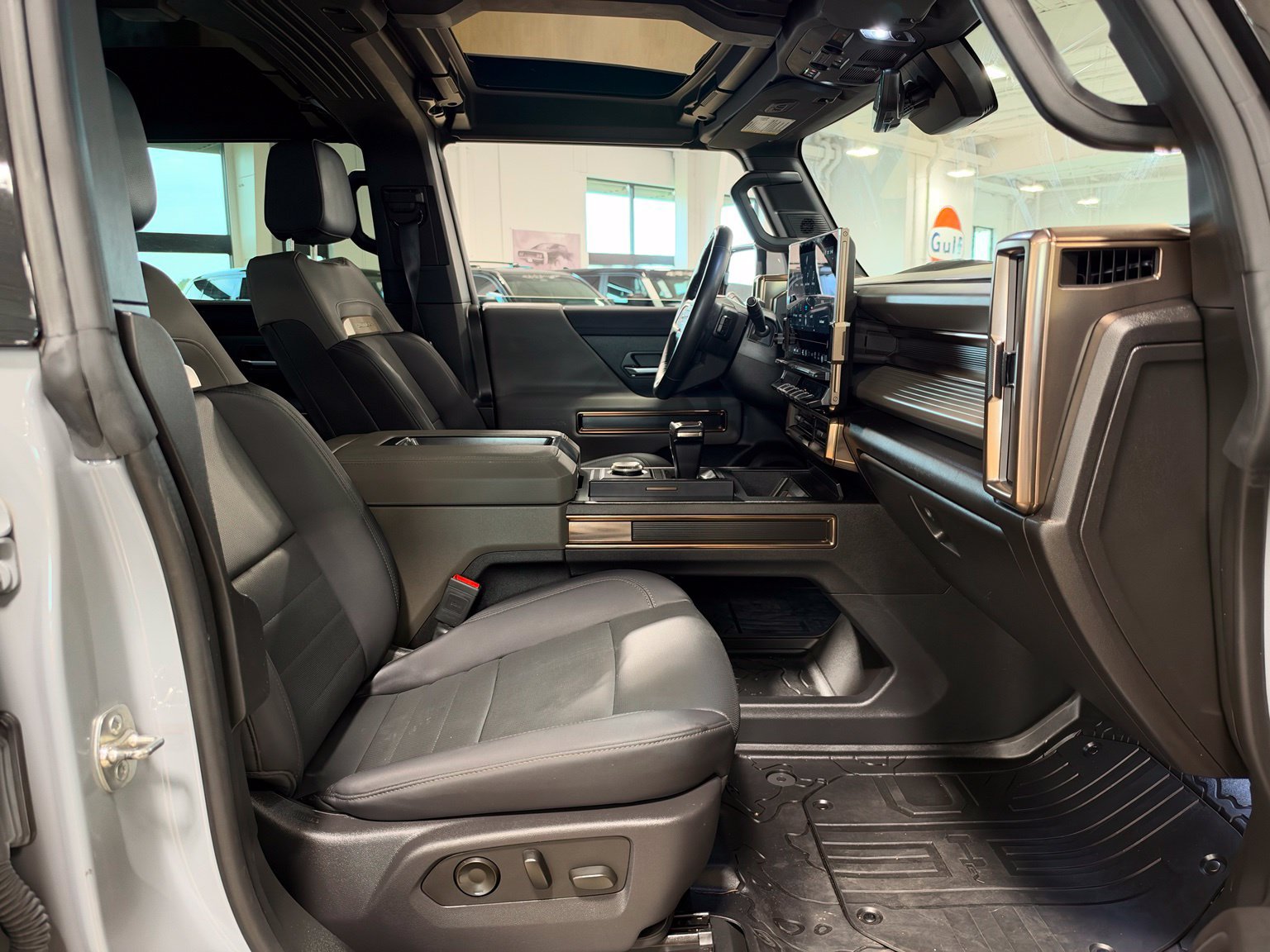 Used 2025 GMC Hummer EV 2X w/ LPO, Illumination Package AWD/4WD image 19