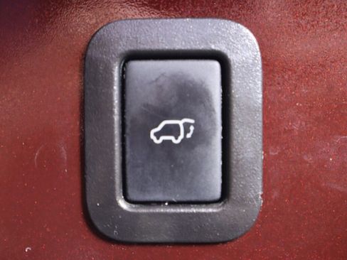 Used 2019 Toyota Highlander XLE FWD image 37