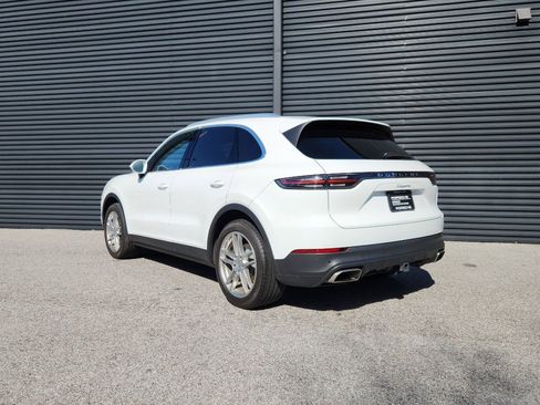 Certified 2023 Porsche Cayenne Platinum Edition image 3