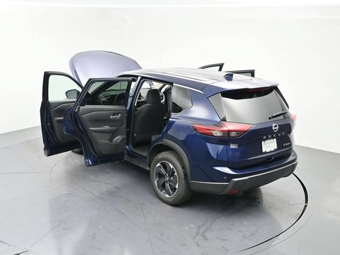 Used 2024 Nissan Rogue SV AWD/4WD image 24