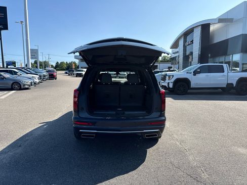 Used 2024 Cadillac XT6 Premium Luxury AWD/4WD image 11