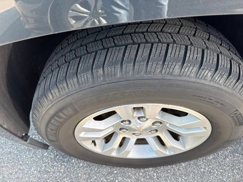 Used 2019 Chevrolet Suburban LT RWD image 9