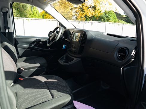 Used 2023 Mercedes-Benz Metris image 17