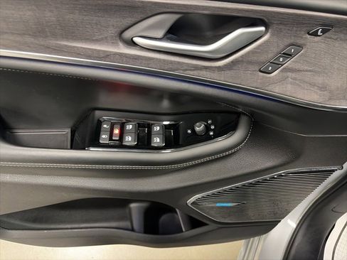 Used 2024 Jeep Grand Cherokee Overland w/ Advanced Protech Group III image 16