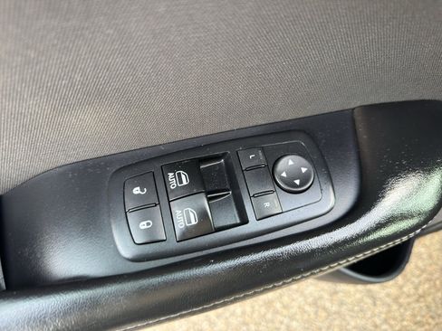 Used 2016 Dodge Challenger SXT image 11