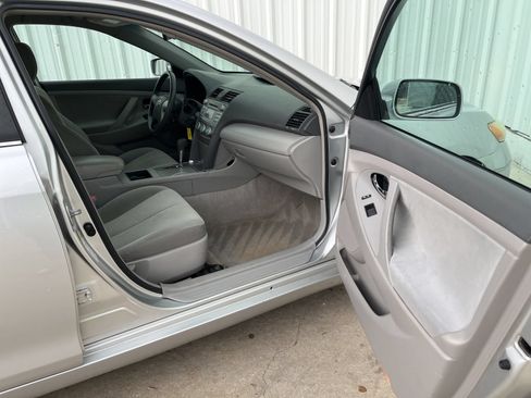 Used 2009 Toyota Camry LE FWD image 17